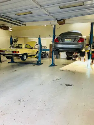 Mackin’s Garage