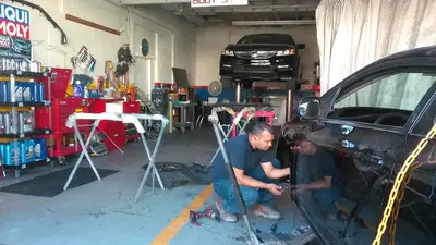 J&B AUTO BODY SHOP