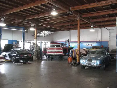 Dando's Automotive