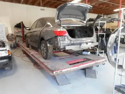 Tom's Auto Body