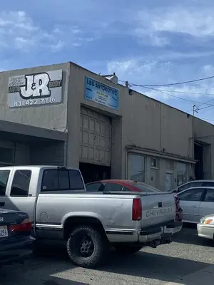 J & R Auto Body