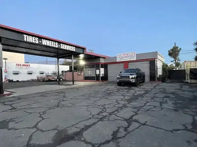 LOCKEFORD GARAGE
