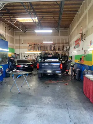 Sams Auto Glass & Tint