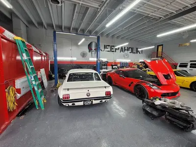 Luxury Custom Garage - Auto Body Shop