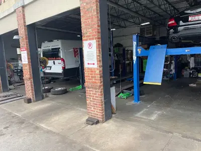 Lee's Auto Center