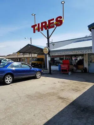 Willie's Tire Shop