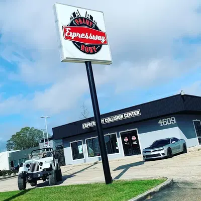 Expressway Collision Center