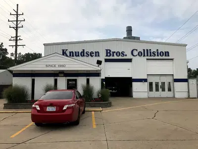Knudsen Brothers Collision