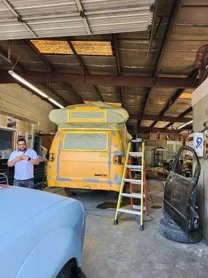 Davila's Body Shop