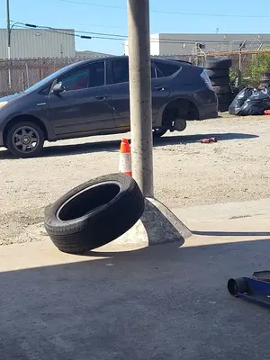 Flaco Tire Shop