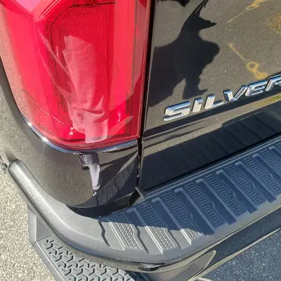 Leslie's Auto Body