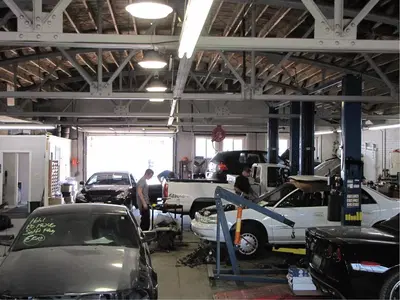 Carl's Body Shop & Towing