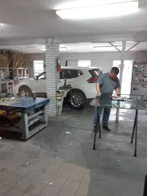 Cruz Auto Glass Inc