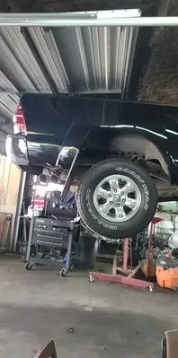 Godinez Auto Repair | Oil Change | Tune Ups | Major Repairs