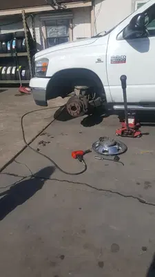 Luis Tire Shop