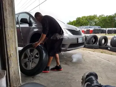 BJ Tires