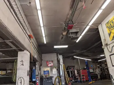 Dee's Service Center
