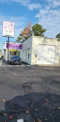 Mom's -No Pop- Auto Shop